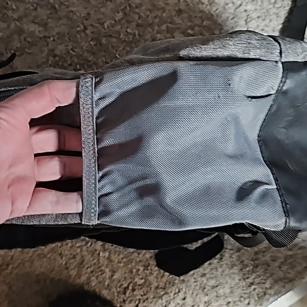 Under Armour Backpack very good condition/ black and gray! - Picture 3 of 3